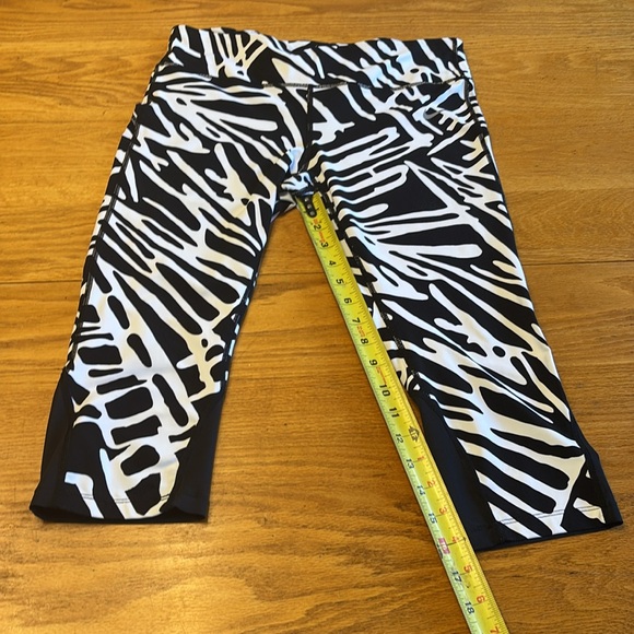 Nike Women’s Palm Epic Lux Capris - Picture 6 of 7